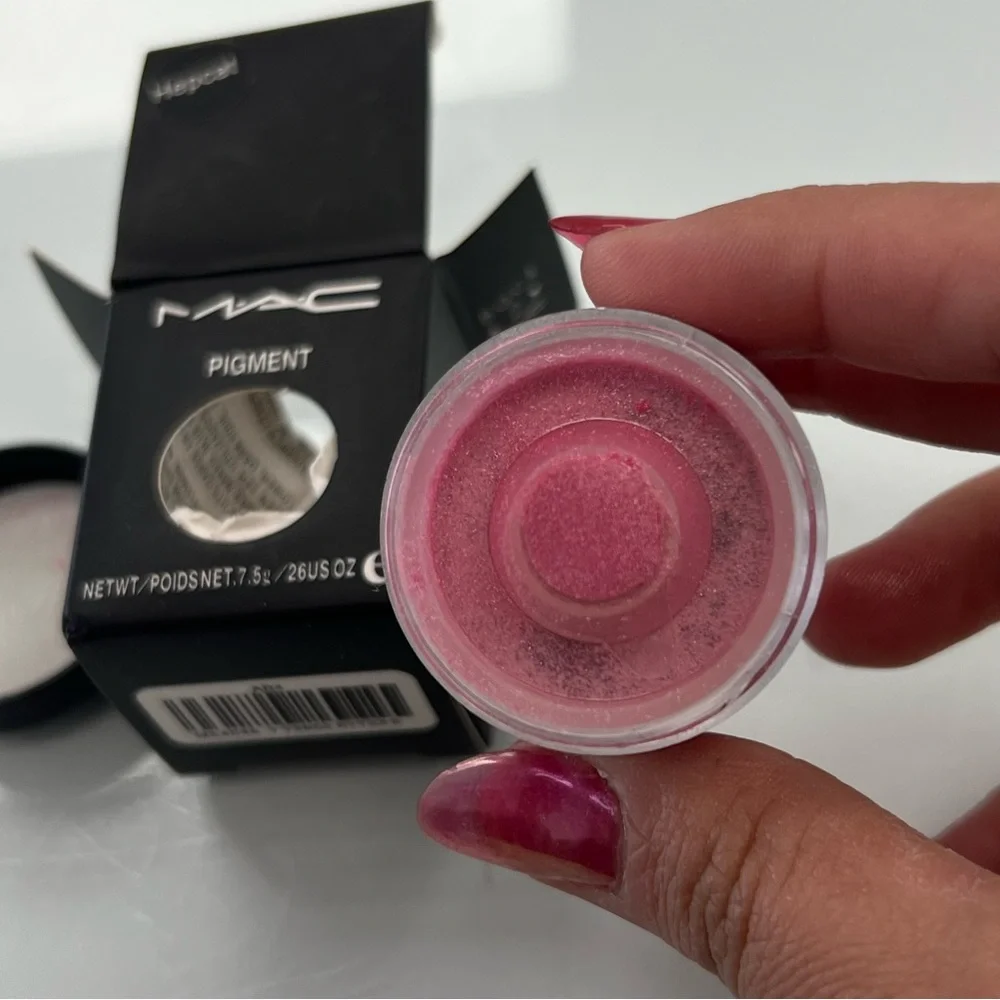 MAC Cosmetics Pigment in Hepcat Pink